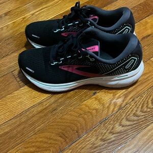 Brooks Ghost sneakers